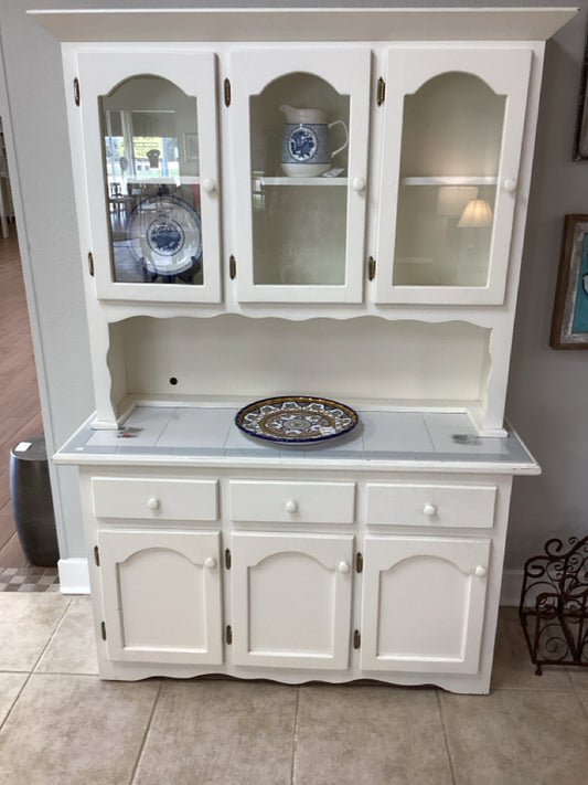 White 2pc.  Hutch